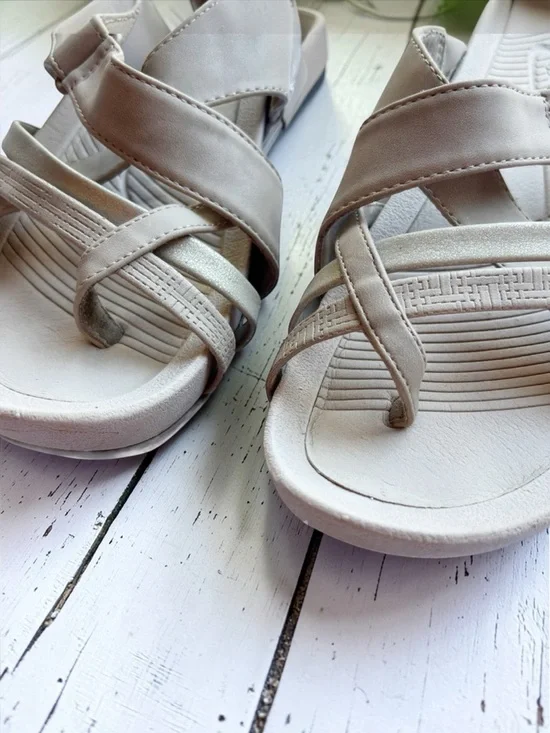 Baretraps Comfort Sandals Beige Strappy Cushioned Footbed Lightweight Slip-On - Picture 6 of 10